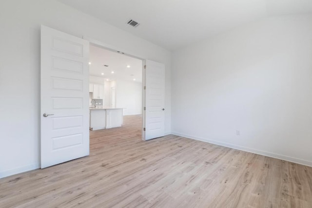 unfurnished bedroom with recessed lighting, baseboards, visible vents, and light wood-style flooring