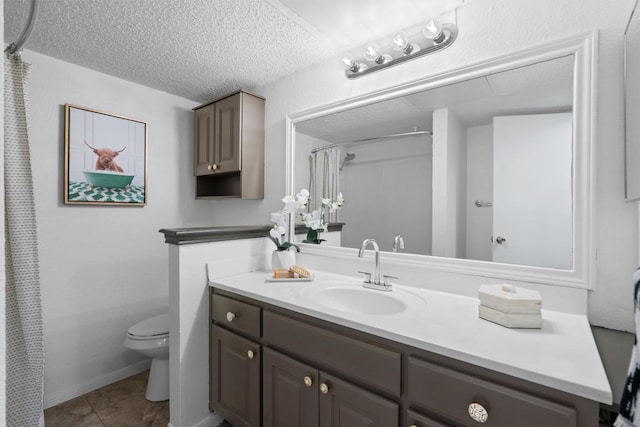 1601 Faro Dr Unit 1102, Austin, TX 78741 - full bath featuring a textured ceiling, vanity, tile patterned floors, toilet, and a shower with shower curtain