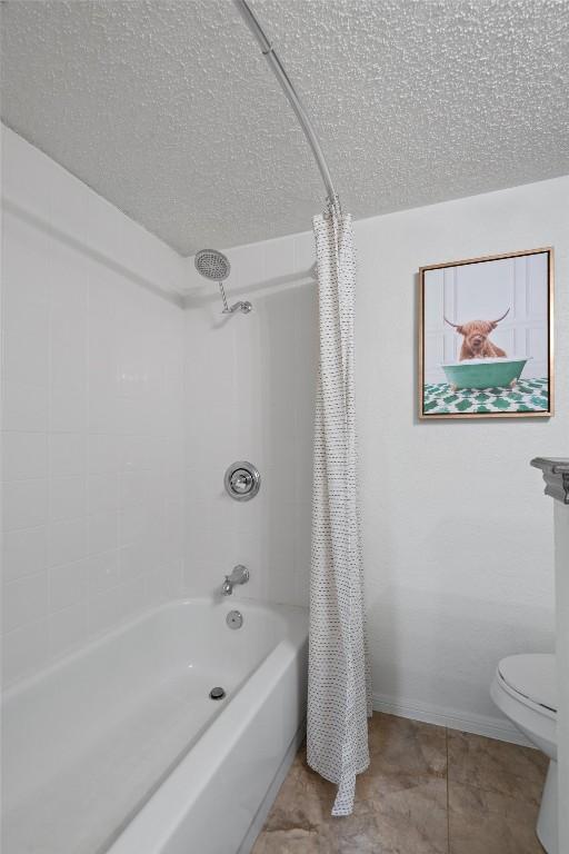 1601 Faro Dr Unit 1102, Austin, TX 78741 - full bath with baseboards, shower / tub combo with curtain, a textured ceiling, and toilet