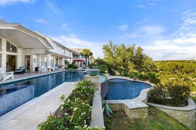 805 Brooks Hollow Rd, Lakeway, TX 78734 - swimming pool featuring a patio area