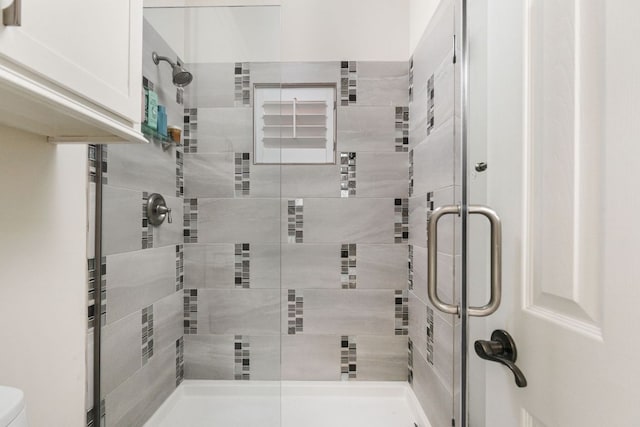 805 Brooks Hollow Rd, Lakeway, TX 78734 - bathroom featuring a shower stall and toilet