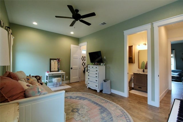 bedroom featuring visible vents, recessed lighting, baseboards, and light wood-style floors