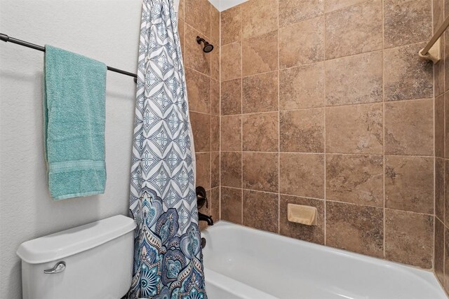 462 Shelf Rock, Driftwood, TX 78619 - full bath featuring shower / tub combo and toilet