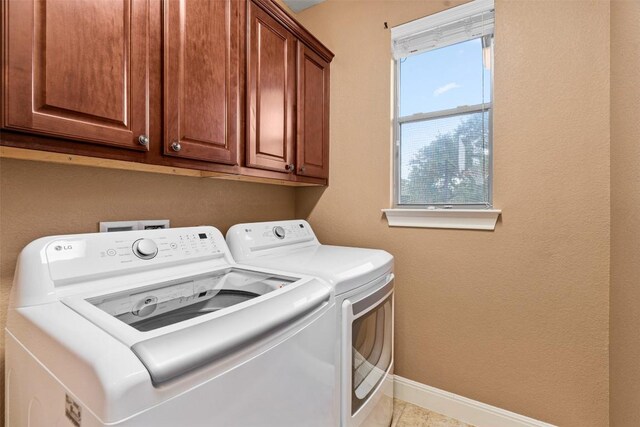 462 Shelf Rock, Driftwood, TX 78619 - laundry area with separate washer and dryer, cabinet space, and baseboards