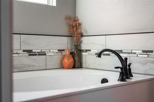 2502 Truman Dr, Lago Vista, TX 78645 - room details featuring a tub and tasteful backsplash