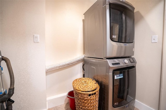 913 Fowzer St, Taylor, TX 76574 - washroom featuring laundry area, baseboards, and stacked washer and clothes dryer