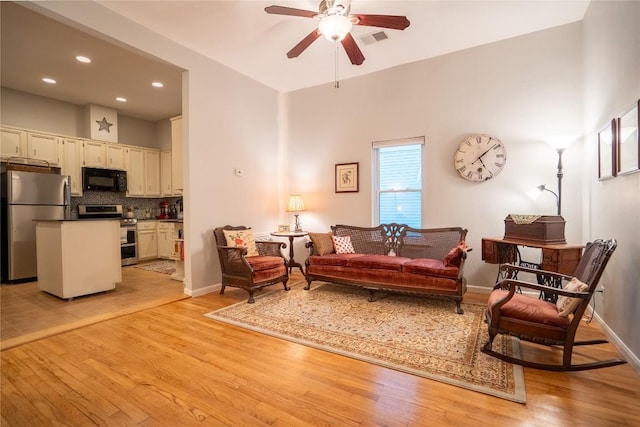 913 Fowzer St, Taylor, TX 76574 - living area featuring visible vents, baseboards, ceiling fan, recessed lighting, and light wood-type flooring