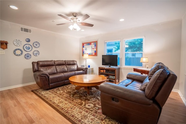 913 Fowzer St, Taylor, TX 76574 - living room featuring visible vents, light wood-style floors, baseboards, ceiling fan, and recessed lighting