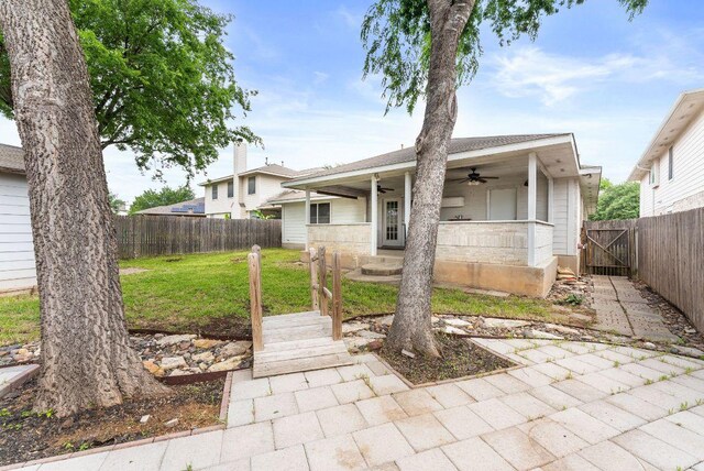 1564 Lorson Loop, Round Rock, TX 78665 - view of front of home featuring ceiling fan and a fenced backyard