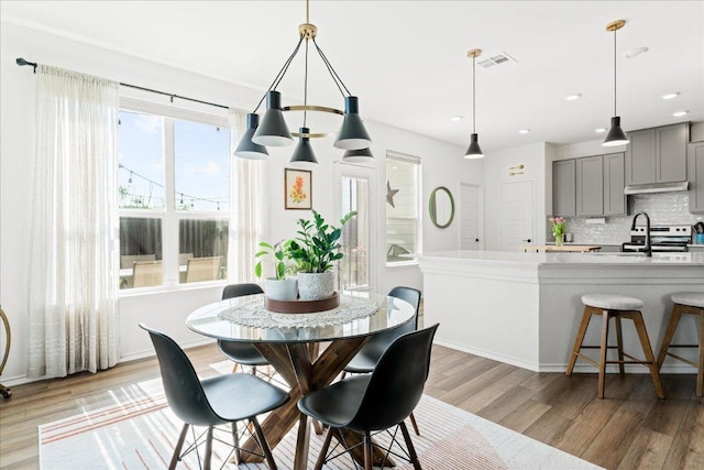 dining area with recessed lighting, light wood-type flooring, and visible vents