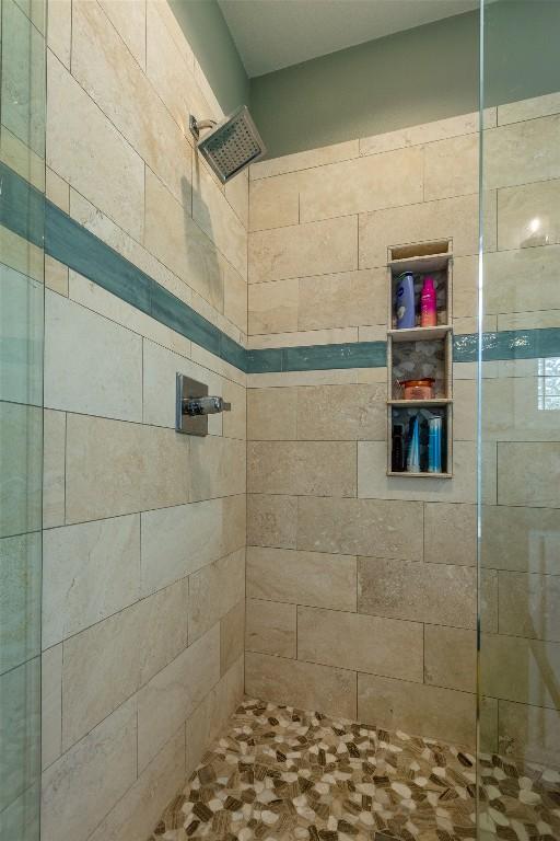 511 Shadywood Ln, Dripping Springs, TX 78620 - bathroom with a tile shower
