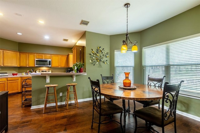 511 Shadywood Ln, Dripping Springs, TX 78620 - dining area featuring dark wood-style floors, baseboards, and recessed lighting