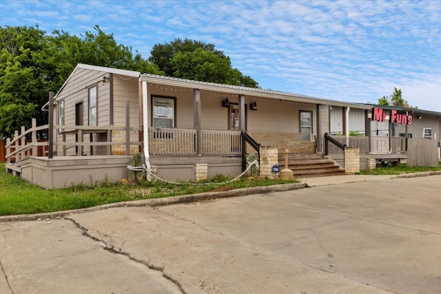 1002 College St, Bastrop, TX 78602 - manufactured / mobile home featuring a porch