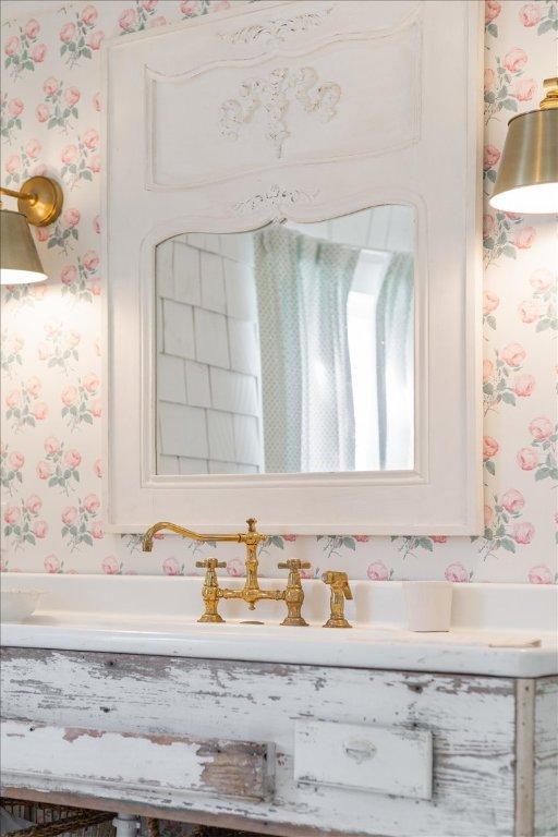 interior details with wallpapered walls