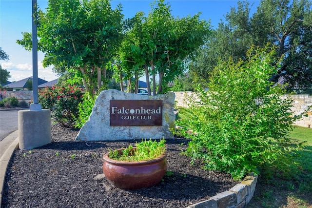 view of community / neighborhood sign