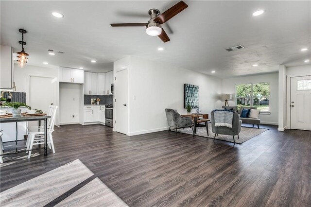 6220 Blarwood Dr, Austin, TX 78745 - living area featuring dark wood finished floors, a ceiling fan, recessed lighting, and baseboards