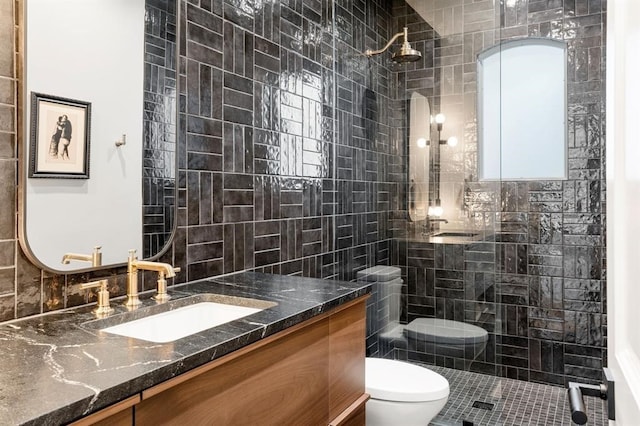 2901 Meandering River Ct, Austin, TX 78746 - full bathroom featuring toilet, tiled shower, and vanity