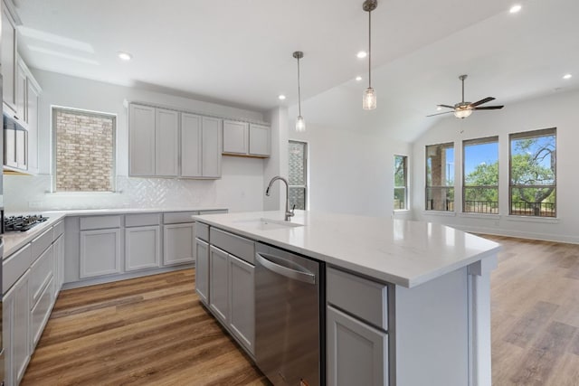 565 Raleigh Dr, Georgetown, TX 78633 - kitchen featuring stainless steel appliances, gray cabinets, a ceiling fan, backsplash, and vaulted ceiling
