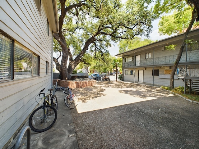 803 W 28th St Unit 105, Austin, TX 78705 - view of patio