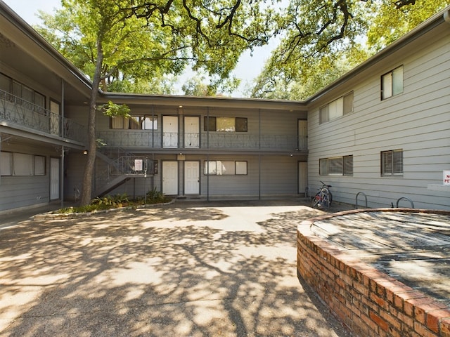 803 W 28th St Unit 105, Austin, TX 78705 - exterior space with stairs