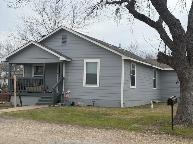 211 Murphy St, Taylor, TX 76574 - view of front of home featuring covered porch and a front yard