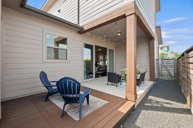6800 Idea Rd, Austin, TX 78741 - wooden terrace with fence private yard