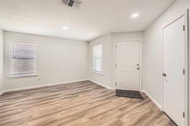 305 Bird Dog Bnd, Bastrop, TX 78602 - foyer with light wood finished floors, baseboards, and recessed lighting