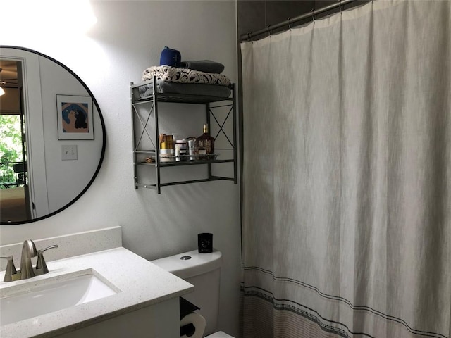 6409 Burns St Unit 306, Austin, TX 78752 - full bath with toilet, vanity, and curtained shower