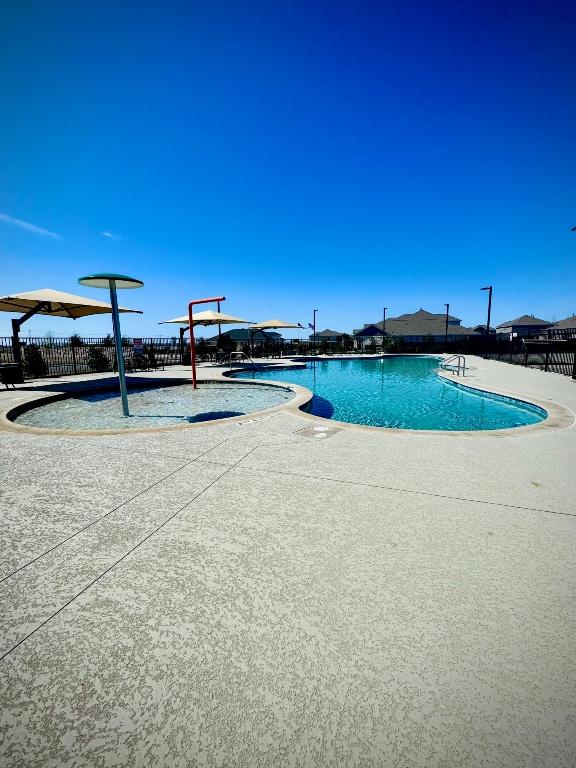 4319 Port Hope St, Round Rock, TX 78665 - community pool with a patio