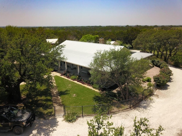 birds eye view of property featuring a wooded view