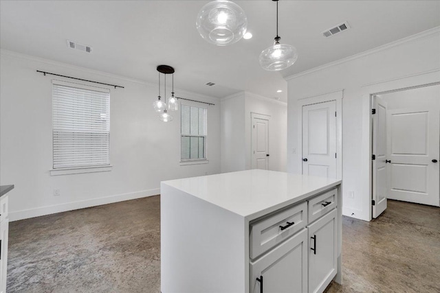294 Shady Bluff Dr, Wimberley, TX 78676 - kitchen with white cabinetry, visible vents, baseboards, decorative light fixtures, and ornamental molding