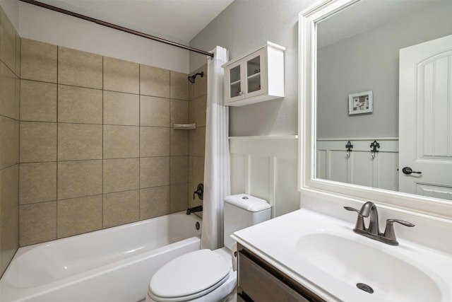 152 Florenz Ln, Georgetown, TX 78628 - full bath with toilet, a decorative wall, a wainscoted wall, vanity, and washtub / shower combination