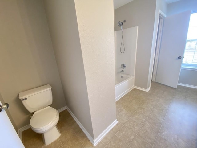 330 Mistletoe Ln, Kyle, TX 78640 - bathroom featuring toilet, baseboards, and bathtub / shower combination
