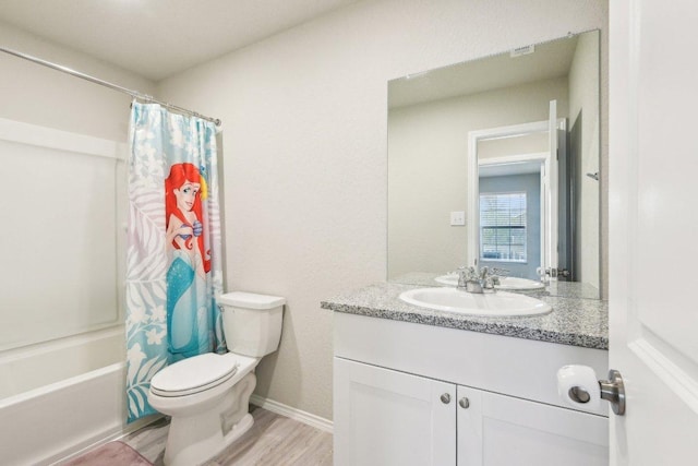 519 Mallow Dr, New Braunfels, TX 78130 - bathroom featuring toilet, wood finished floors, vanity, baseboards, and shower / tub combo