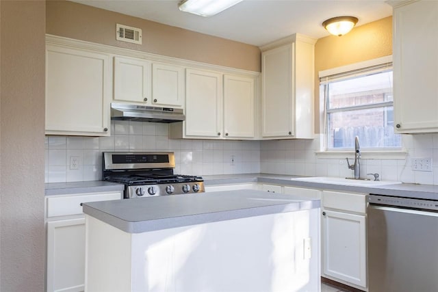 kitchen with a sink, stainless steel appliances, visible vents, under cabinet range hood, and light countertops