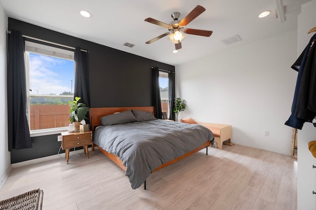 800 Totis Rd, Austin, TX 78748 - bedroom with light wood-style flooring, visible vents, and recessed lighting