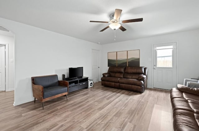 18720 Speculator Ln, Elgin, TX 78621 - living area featuring light wood-style floors, visible vents, and a ceiling fan