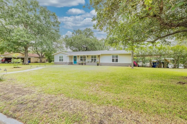 1318 Neuman St, Gonzales, TX 78629 - ranch-style house featuring a front yard and covered porch