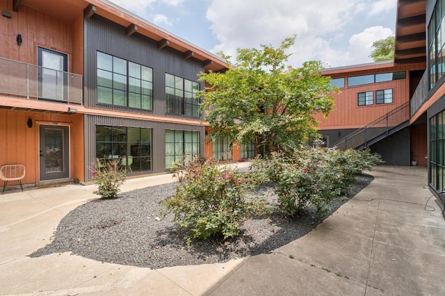 400 E 30th St Unit 200, Austin, TX 78705 - view of property with stairway