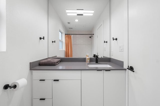 400 E 30th St Unit 200, Austin, TX 78705 - full bath featuring vanity and a shower with shower curtain