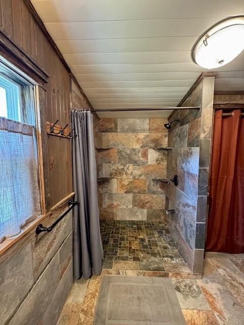 410 14th St, Blanco, TX 78606 - full bath featuring tiled shower