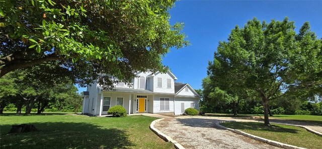 8660 Cedar Hill Rd, Brenham, TX 77833 - view of front facade featuring a front lawn