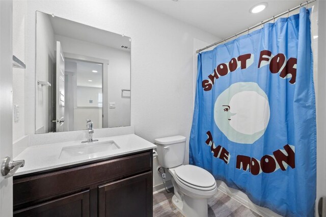 8220 Linnie Ln, Austin, TX 78724 - full bath featuring toilet, vanity, a shower with shower curtain, wood finished floors, and recessed lighting