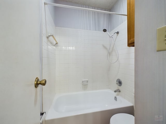 2901 San Jacinto Blvd Unit 105, Austin, TX 78705 - bathroom featuring toilet and bathtub / shower combination