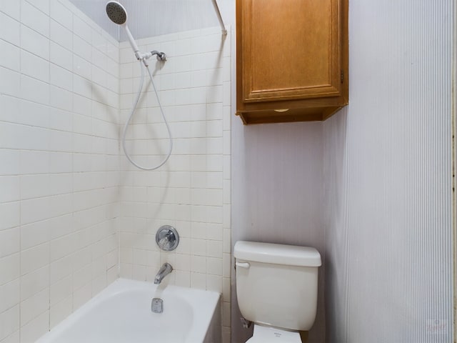 2901 San Jacinto Blvd Unit 105, Austin, TX 78705 - bathroom with toilet and shower / bathing tub combination