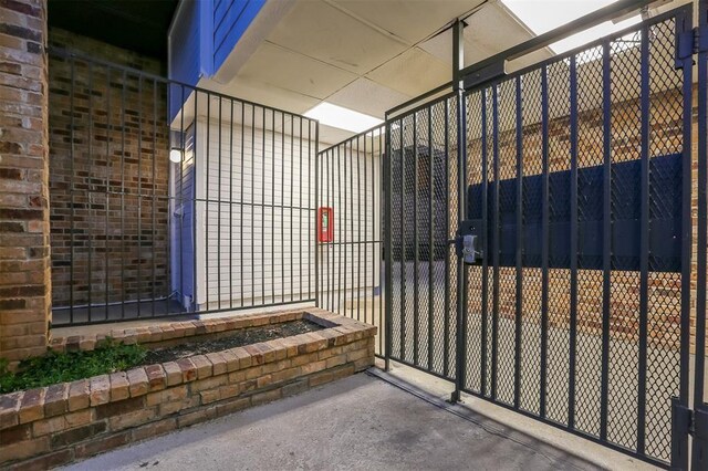 912 W 22nd St Unit 307, Austin, TX 78705 - view of gate