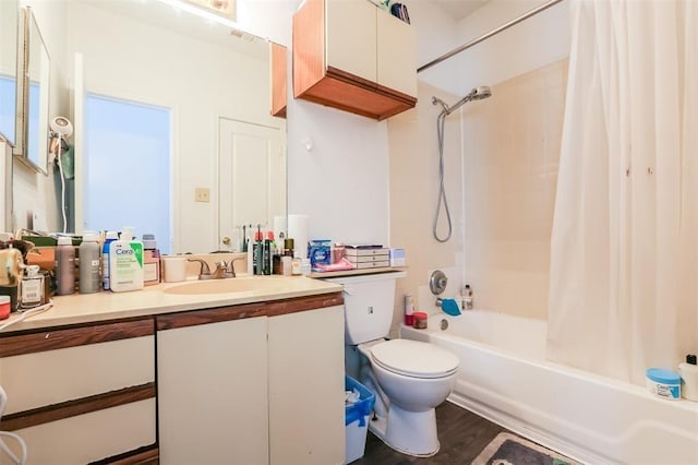 912 W 22nd St Unit 307, Austin, TX 78705 - full bath featuring shower / bath combination with curtain, toilet, vanity, and wood finished floors