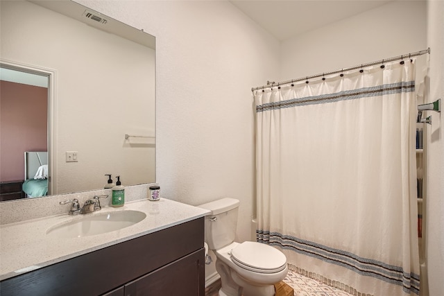 full bathroom with toilet, visible vents, curtained shower, and vanity