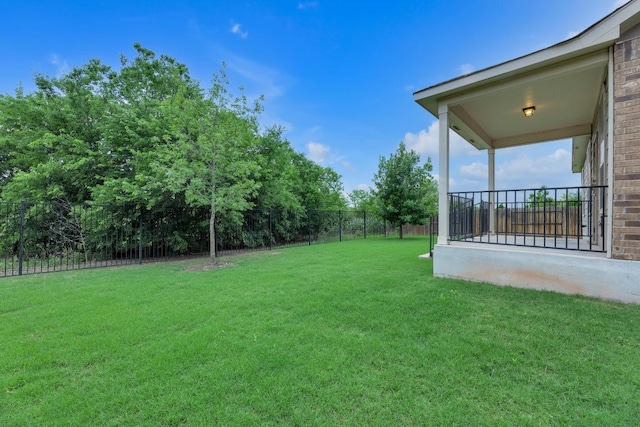 view of yard featuring a fenced backyard
