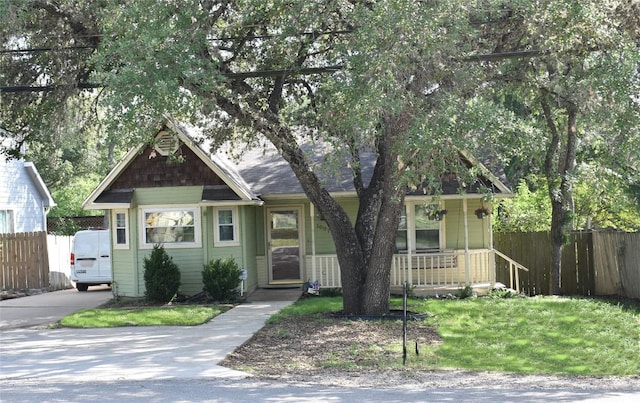 1007 N Bishop St, San Marcos, TX 78666 - bungalow featuring a porch and fence